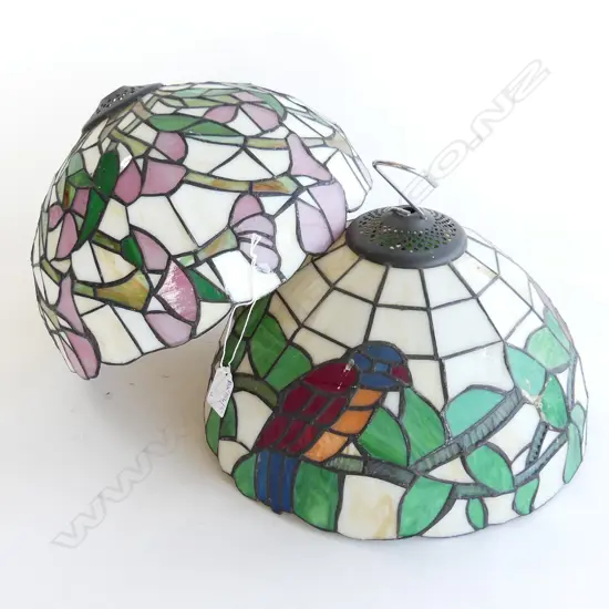 PR TIFFANY STYLE LEAD LIGHT LIGHT SHADES; PARROTS (FAULTS) & FLOWERS 310mm dia