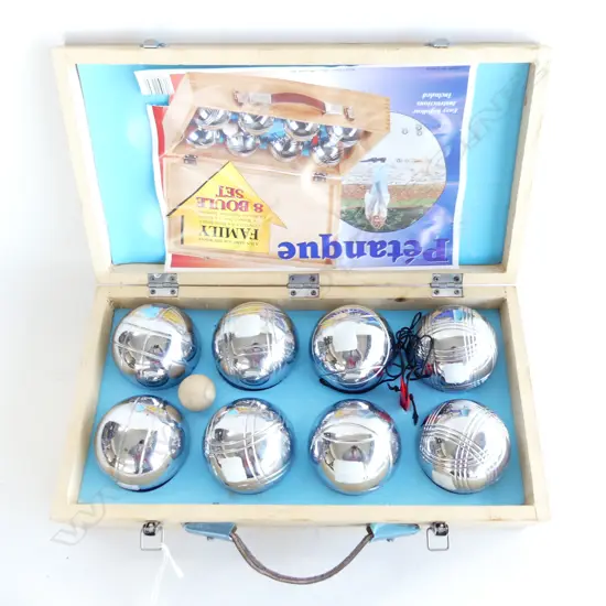 CASED 8 BALL PETANQUE SET