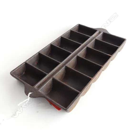 ORIGINAL CAST IRON GEM IRON PAN 315 X 165MM