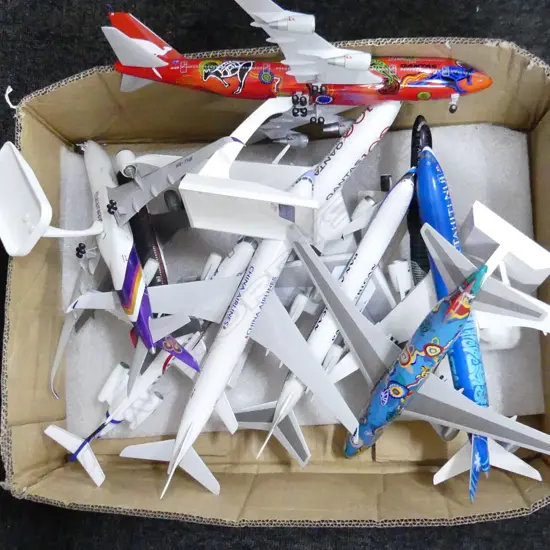 10 ASST. COMMERCIAL AIRLINE MODELS