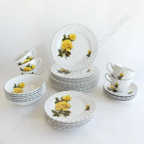 JOHNSON BROS SNOWHITE REGENCY 'ROSEMONT' DINNER SERVICE 6 PLACE SETTING (Missing 1 c&s & entree plate) 33pcs