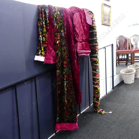 4 PCES CRIMSON CRUSHED VELVET FABRIC; 2 CURTAINS + REMNANTS