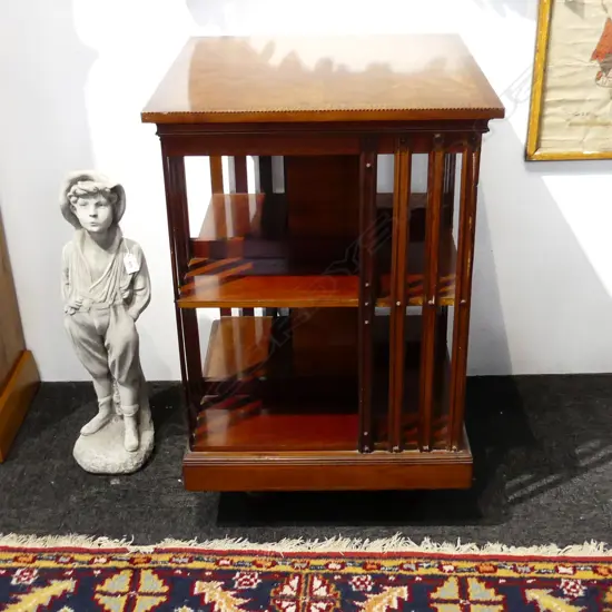 MAHOGANY REVOLVING BOOKCASE . SHERATON REVIVAL STYLE. EDWARDIAN PERIOD . W. 510mm H. 790mm