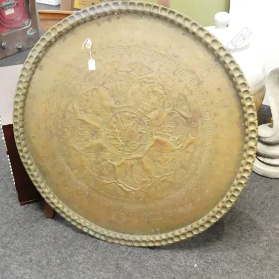 LGE ROUND EMBOSSED & ENGRAVED TRAY TABLE TOP Dia.880mm