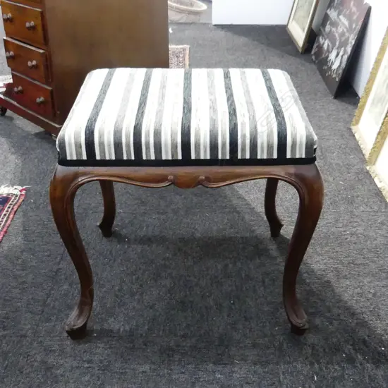 MAHOGANY UPHOLSTERED FOOTSTOOL; CABRIOLE LEG 500x400x460mm