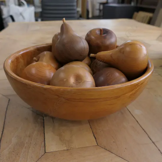 HEART RIMU BOWL & 11 WOODEN PEARS/APPLES, DIA.265mm
