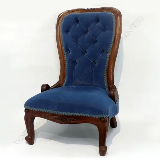 CHILDS VINTAGE UPHOLSTERED CHAIR 