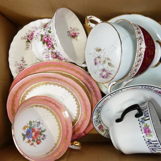 SM BOX ASST TRIOS INCL ROYAL ALBERT & AYNSLEY