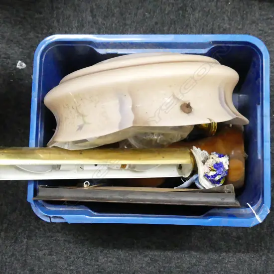 BOX LOT ASST. LIGHT FITTINGS ETC