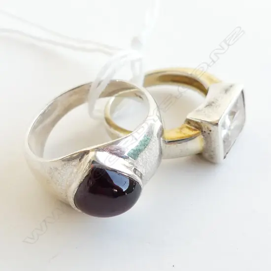 2 925 SILVER RINGS; GARNET & CLEAR STONE