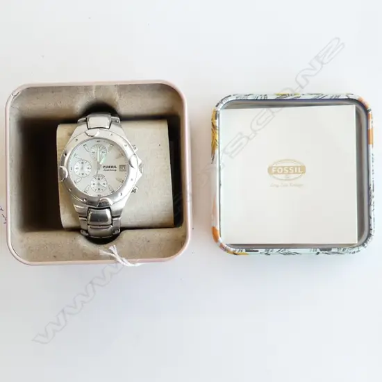 MENS FOSSIL SPEEDWAY WATCH, WORKING & IN ORIGINAL TIN WITH INSTRUCTION BOOK