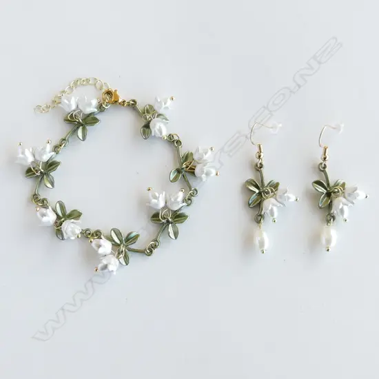 PR ENAMEL & FAUX PEARL DROP EARRINGS & BRACELET SET 