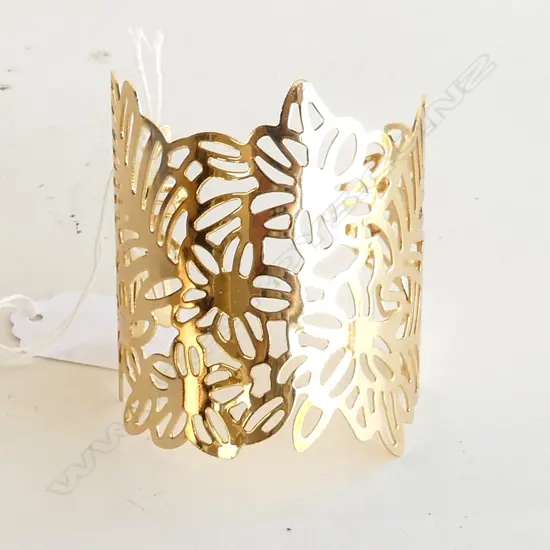 WIDE BAND GOLD PLATED CUFF HALF BRACELET 