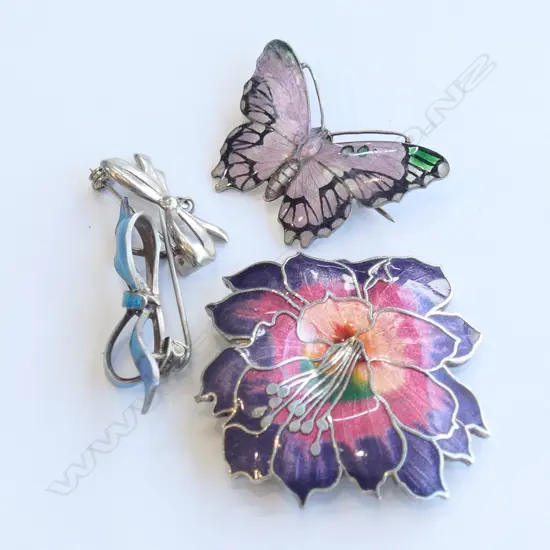 4 BROOCHES; 2 BOWS, BUTTERYFLY & ENAMEL FLOWER 40x45mm