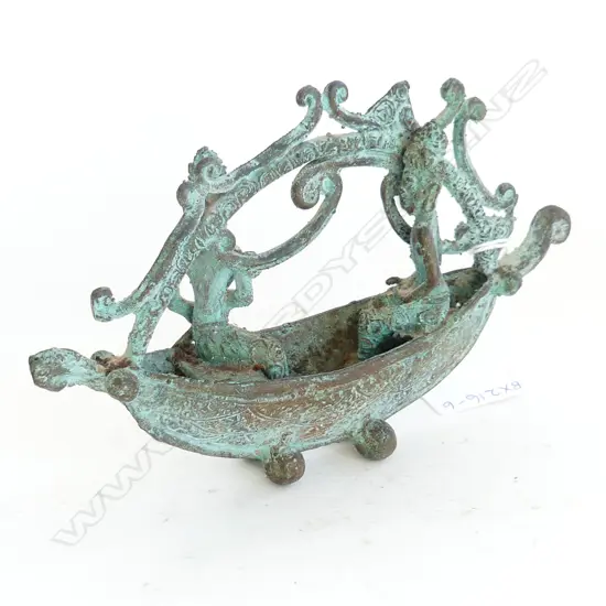 ORIENTAL BRONZE BOAT WITH GREEN PATINA L. 170mm