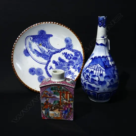 3 ORIENTAL PCES; PLATE 250mm dia, B/W VASE H.245mm, TEA CADDY (NO LID) - ALL w. FAULTS