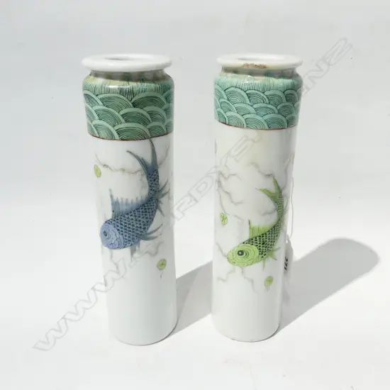 PR ANTIQUE CHINESE VASES w. FISH DESIGN H.200mm YONGZHENG 4 CHARACTER MARK