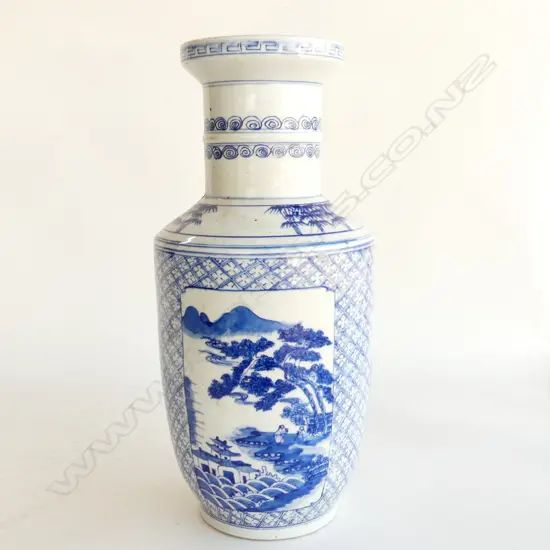 LG BLUE & WHITE ORIENTAL VASE H. 380mm
