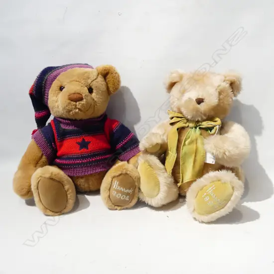 2 HARRODS XMAS BEARS 2004, 1995