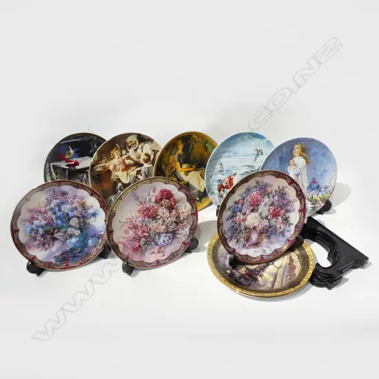 10 ASST COLLECTABLE PLATES - DIA FROM 235 - 205mm + 10 cake stands