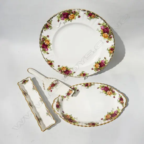 ROYAL ALBERT OLD COUNTRY ROSES 2 SERVING DISHES & ONE LG PLATE (DIA 265mm) + SIMILAR PATTERN CAKE SLICE 