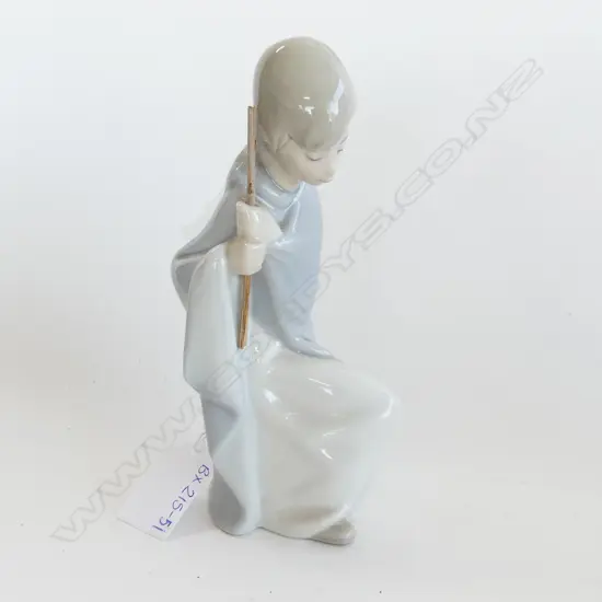LLADRO SHEPHERD BOY WITH STAFF H. 155mm