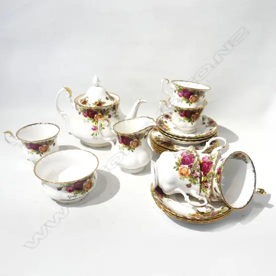ROYAL ALBERT OLD COUNTRY ROSES TEASET; TEAPOT, 6 TRIOS & JUG & BOWL (1 CUP A/F)