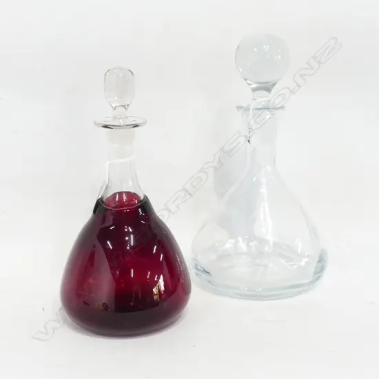 2 GLASS DECANTERS, HAND BLOWN CRANBERRY & CLEAR GLASS (H. 260mm) & DARTINGTON GLASS  285MM