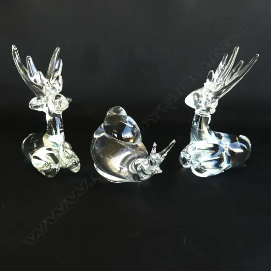 3 CLEAR ART GLASS ANIMALS; PR REINDEER (H. 145mm) & SNAIL (L 140mm)
