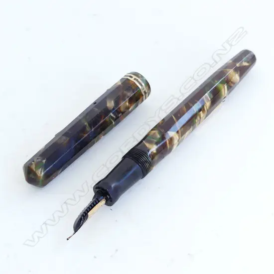 VINTAGE WAHL EVERSHARP FOUNTAIN PEN WITH 14CT GOLD NIB 