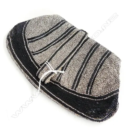 1920's BLACK & SILVER BEAD WORK FLAPPER PURSE 