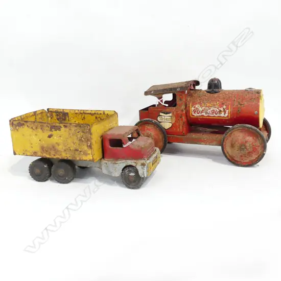 VINTAGE TRIANG TIN TOY PUFF PUFF ENGINE L330MM & TIN TOY TIP TRUCK L310MM