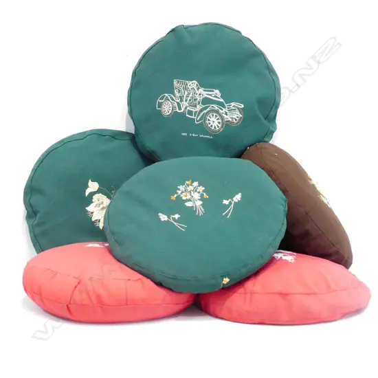 7 HOME MADE ROUND CUSHIONS  **RTV**