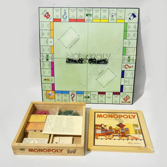 WOODEN BOXED DELUXE MONOPOLY SET