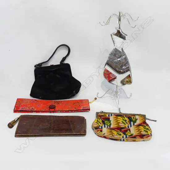 4 LADIES BAGS; ORIENTAL CLUTCH, SNAKESKIN CLUTCH ETC.. + DRESS SHAPED MIRROR EARRING STAND (H. 460mm