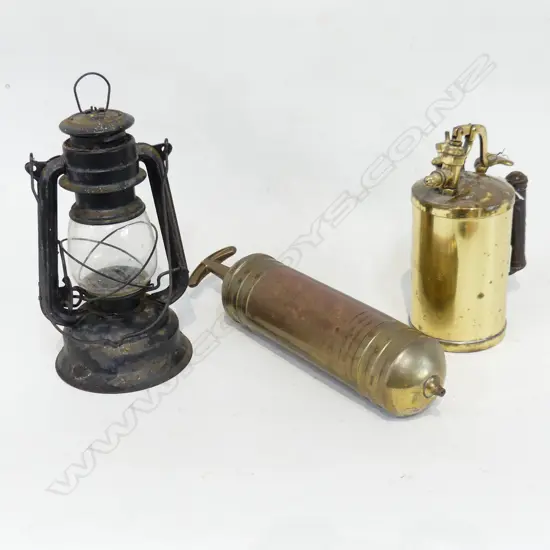 VINTAGE 'PYRENE' FIRE EXTINGUISHER, BURMOS BLOW TORCH, LANTERN