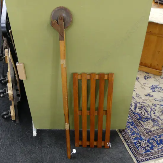 GARDEN EDGING TOOL L.1210mm, RULER, WOODEN RACK 715x305mm