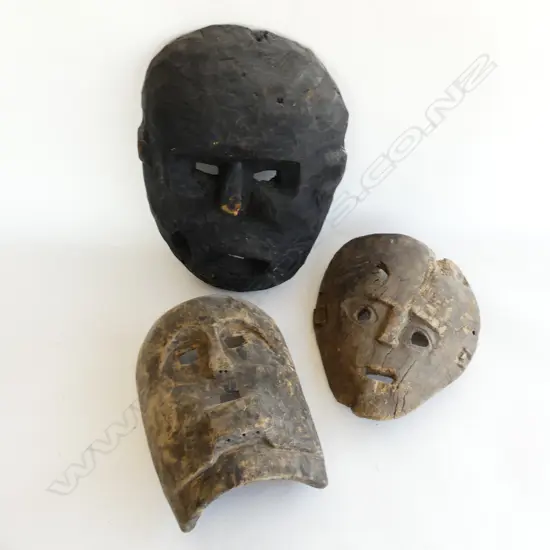 3 LG OLD TIMORESE CARVED WOODEN WALL MASKS H. 285, 270,370mm