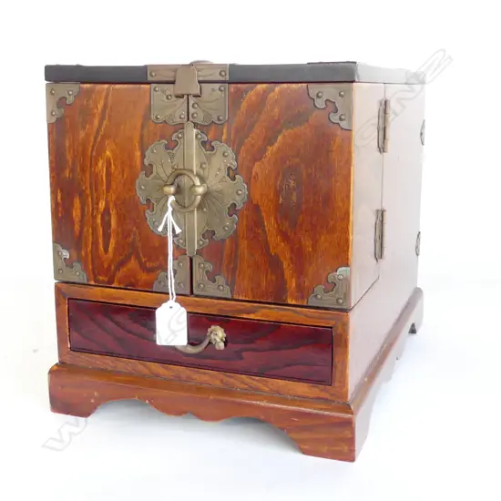 ORIENTAL DRESSING BOX w. MIRROR 270x370x300mm
