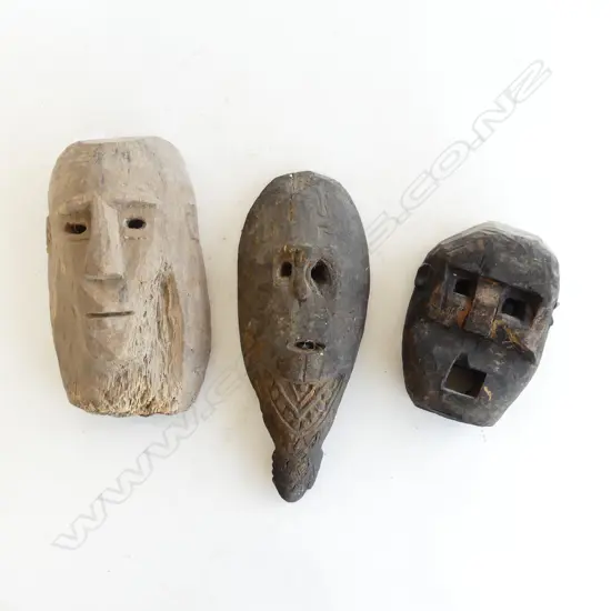 3 SM OLD TIMORESE CARVED WOODEN WALL MASKS H. 195, 240,140mm