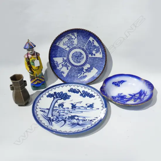 3 B/W PLATES 340mm dia + ORIENTAL FIGURE H.280 & ARROW VASE