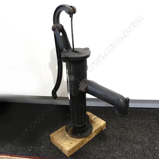 VINTAGE CAST IRON WATER PUMP H.710mm