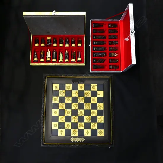 LORD OF THE RINGS LOTR CHESS BOARD 510x510mm + 32 H/PAINTED LEAD FIGURINE PLAY PCES H.105mm, IN 2 CASES