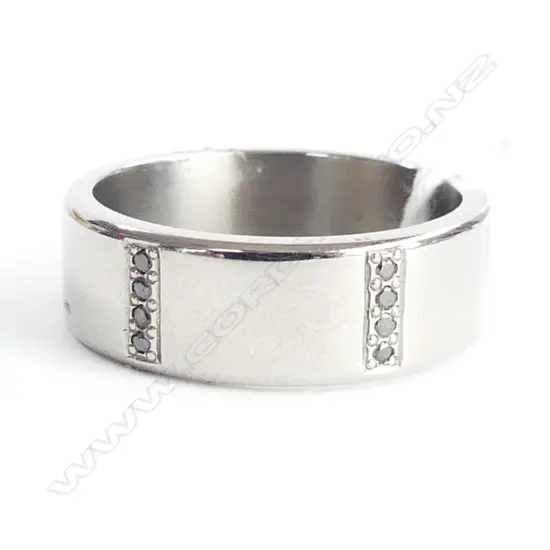 BLACK DIAMOND SET TITANIUM RING. SIZE W