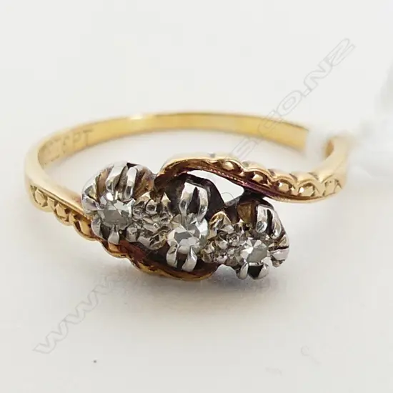 18CT GOLD & DIAMOND BAND RING 2.10GMS SIZE L