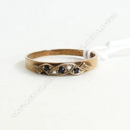 9CT RING - DIAMONDS & SAPPHIRES 1.8 GRAMS SIZE U