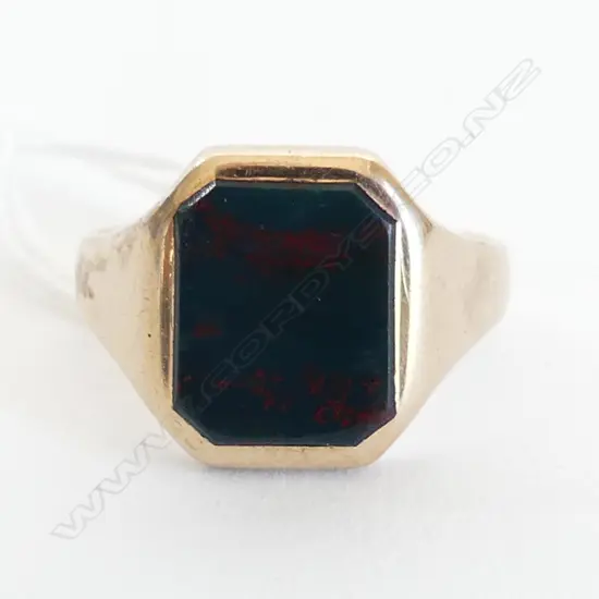 9CT GOLD & BLOOD STONE SIGNET RING 5.09GMS SIZE O