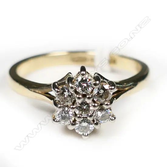 ESTATE 9CT GOLD & DIAMOND CLUSTER RING 4gm