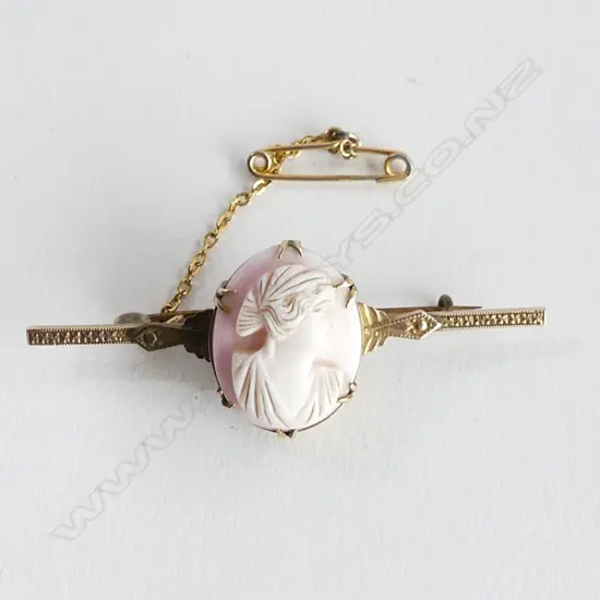  9CT GOLD HARD STONE CAMEO BAR BROOCH 8GRMS