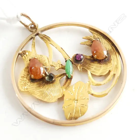 14K GOLD CIRCULAR PENDANT GEM SET BIRDS Dia.31mm. 4.4gms.